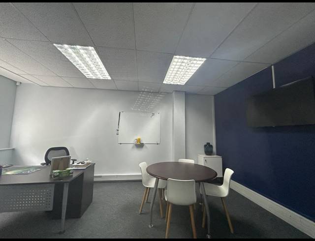 881M² OFFICE TO LET IN NEWLANDS